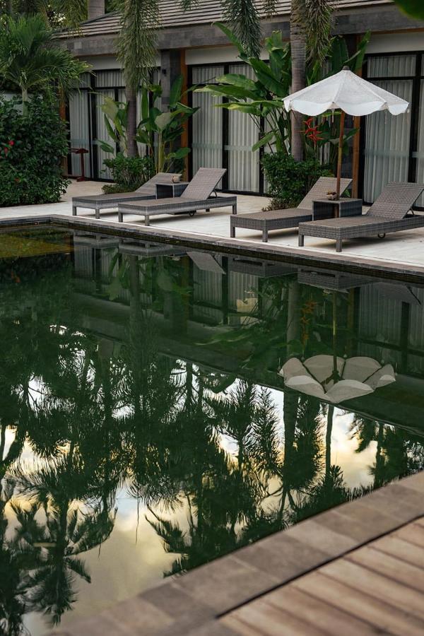 Le Chien Rouge Hotel Lovina  Exterior photo